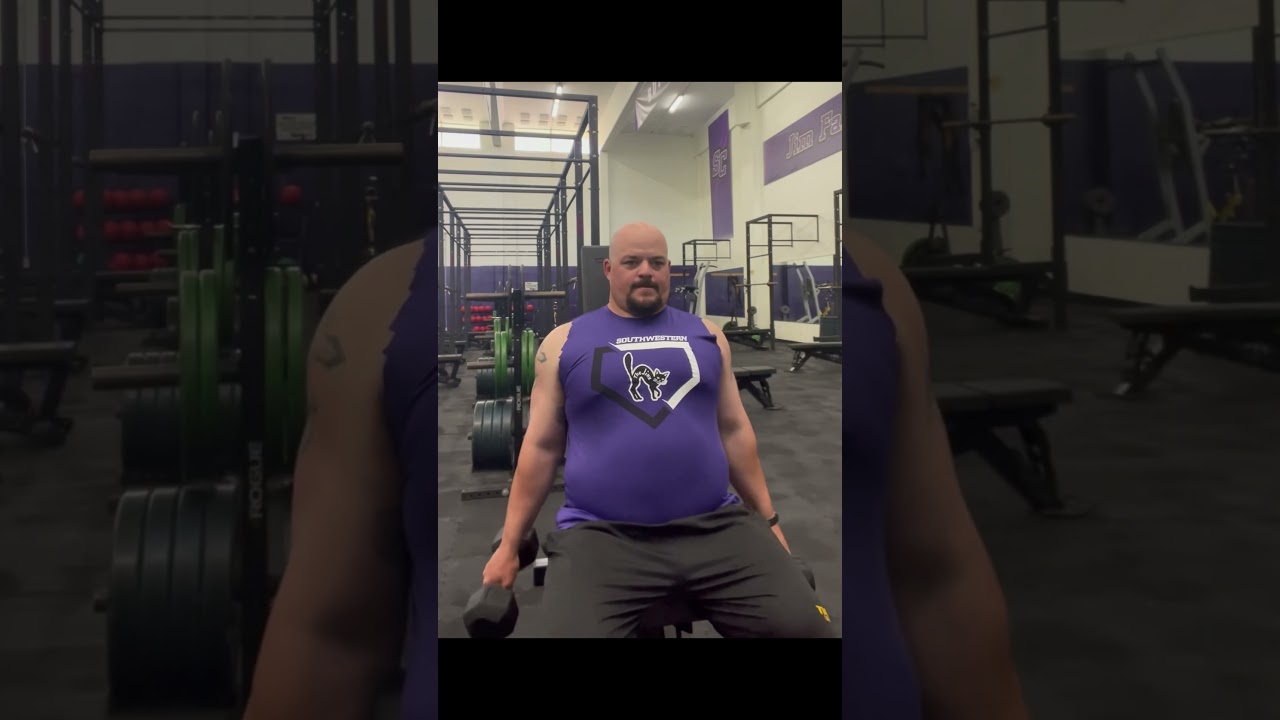 Back at it again and had to hit the sexy muscles. &ldquo;I&rsquo;m not a villain&rdquo; by @Dark-sd5xh #biceps #gym