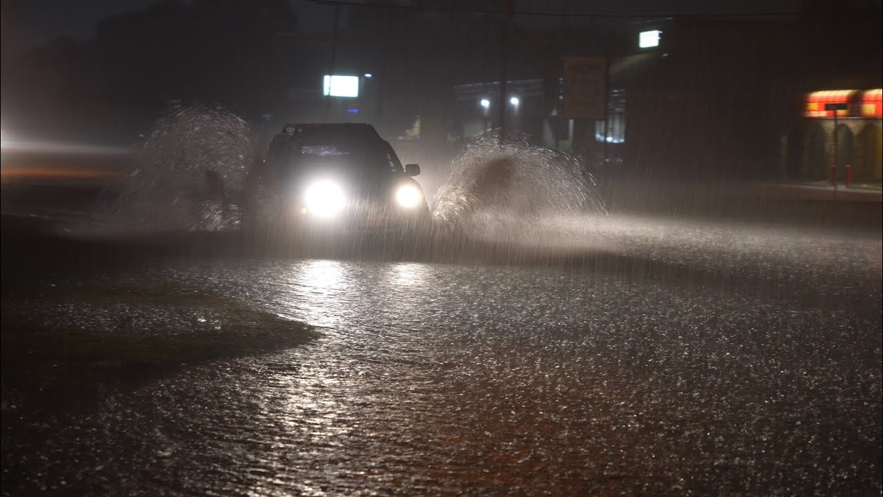 10-28-2022 Port Arthur, TX - Flash Flood Warning - Cars go Through High Water - Wind