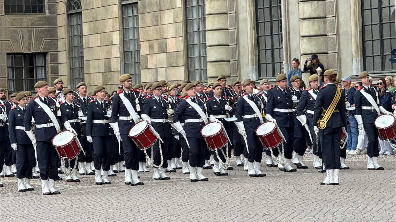 Royal Palace Stockholm, Traditional Guard Changing Ceremony | Stockholm Sweden