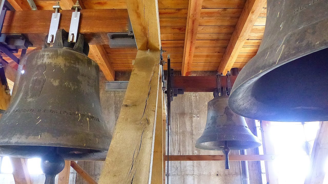 Kempten im Allgäu (D - BY) Die Glocken der Stadtpfarrkirche St. Ulrich auf dem Lindenberg