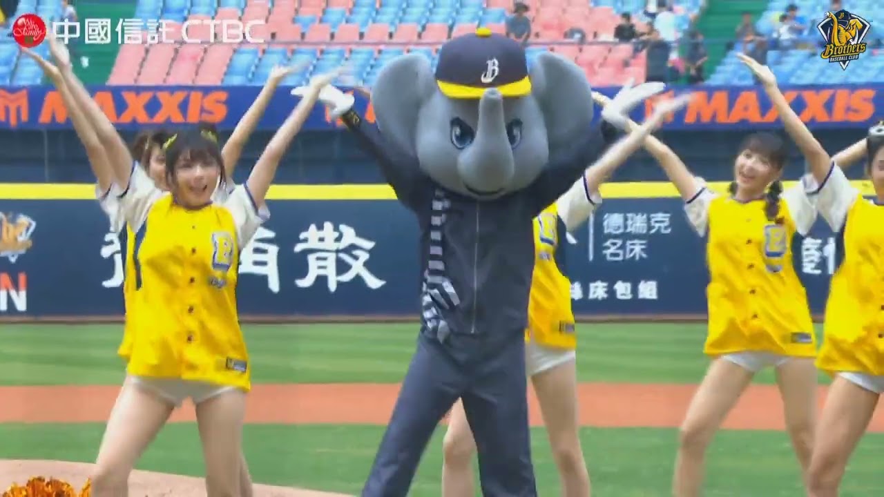 【2024爪嗨賴】05/05 BANANA！PS扮演可愛的小小兵，與格魯翔一同帶來精彩的開場表演，展開一場BANANA爭奪戰。CTBC BROTHERS 中信兄弟