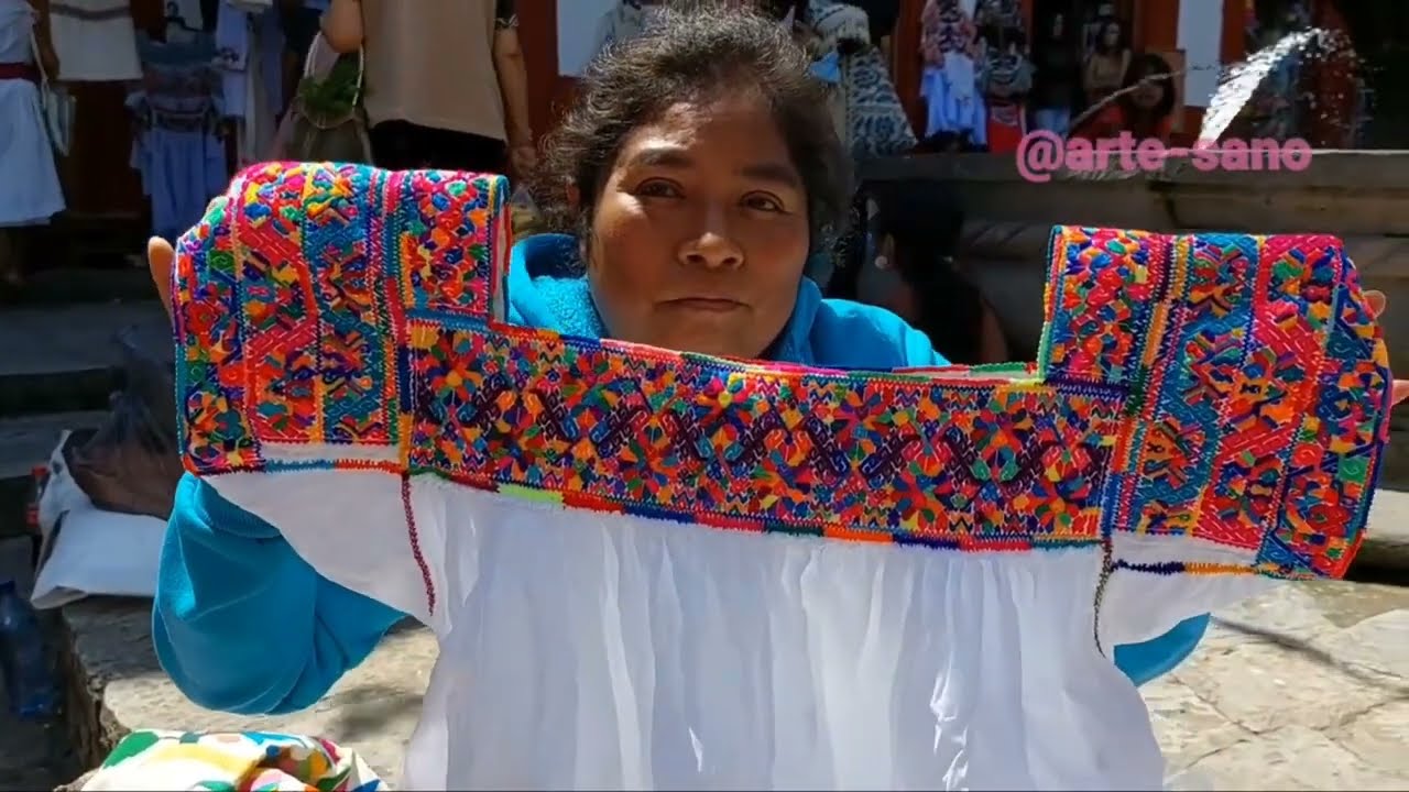 Artesanías en chaquira, terango y punto de cruz/Artesana de San Pablito Pahuatlán, Puebla