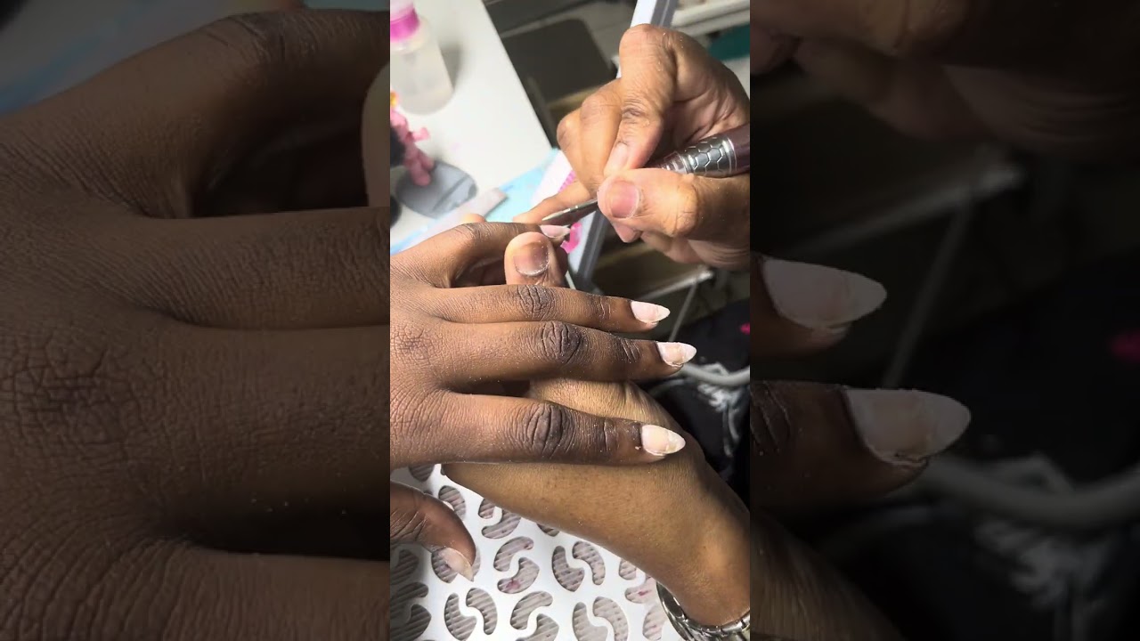 Let’s do brown Cateye Nails