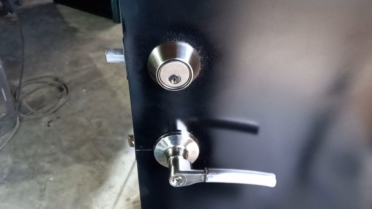 COMO INSTALAR UNA CHAPA O CERRADURA RESIDENCIAL EN PUERTA DE HERRERÍA