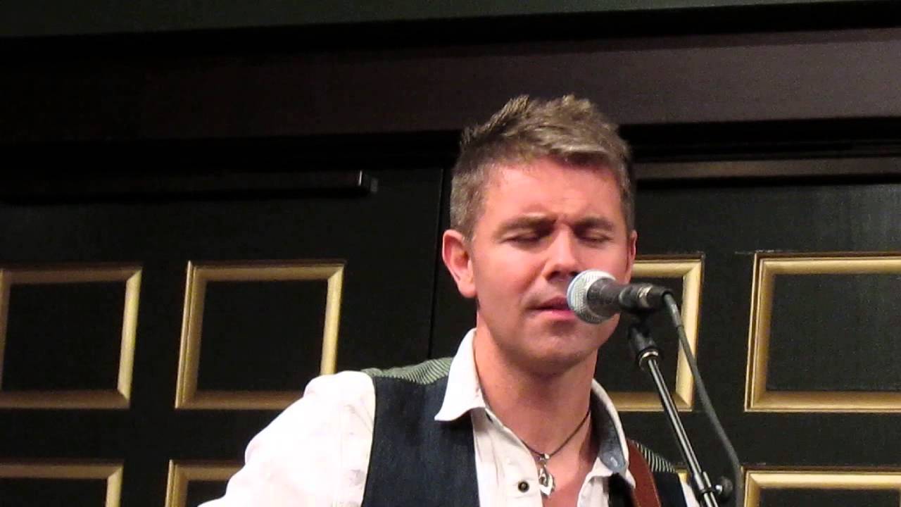 Neil Byrne - The Water Is Wide
