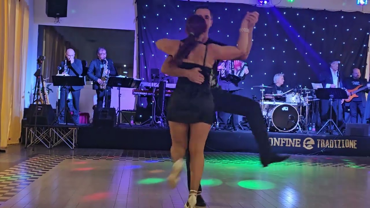 MARLENE polka di Casadei con ballo Marta e Valerio e suonata dall'orchestra LA NUOVA ROMAGNA FOLK 