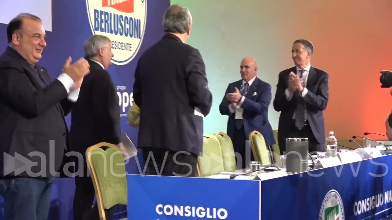Tajani eletto Segretario di Forza Italia si commuove ringraziando la sua famiglia