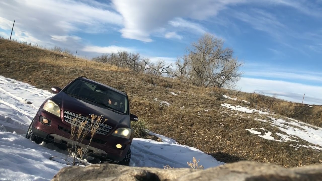2006 Mercedes-Benz W164 Alabama garbage can Off road in the snow with bald tires sound.