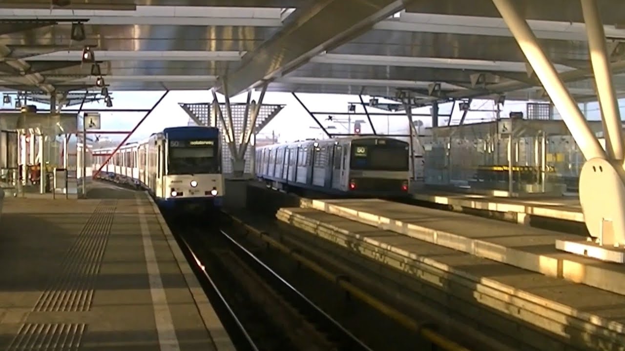 Treinen en Metro's op Station Duivendrecht 23 januari 2012
