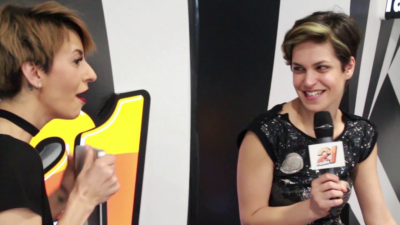 Ce are Giulia în geantă? - FUN @ RADIO 21