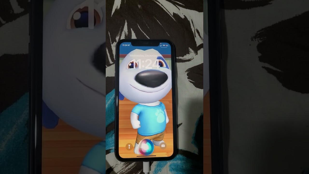 I said siri to open talking tom time rush #shorts #iphone #siri #tomtimerush