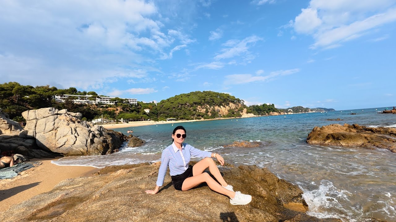 Ta plaża nas totalnie zachwyciła! Santa Cristina to magia! ✨ Costa Brava ❤🇪🇸