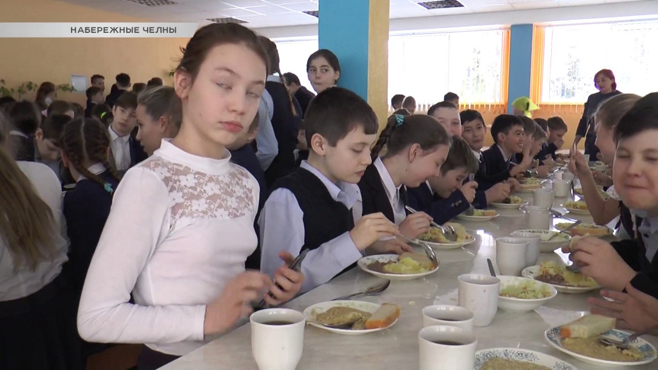 В Набережных Челнах ученика не пустили в школьную столовую