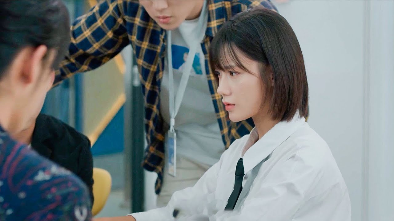 No one can solve the virus in the computer. The girl at the front desk can help solve the problem!