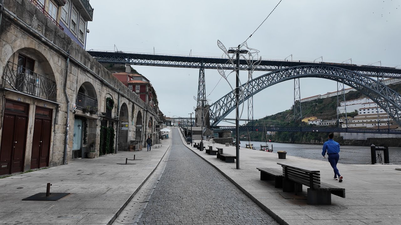 Ribeira to Dom Luís I Bridge – Porto Walking Tour (25 Minutes)