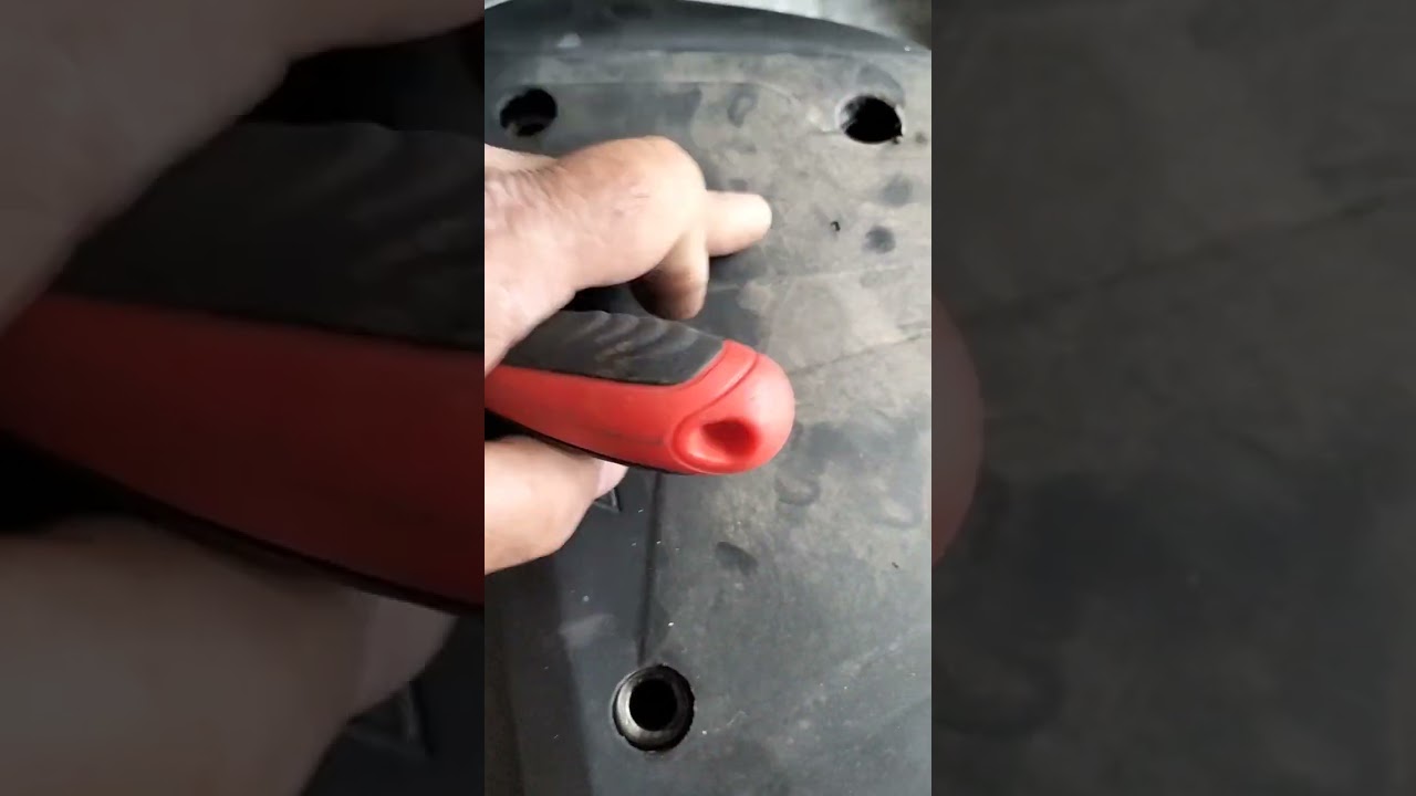 Sacar y reparar maletas Deauville 700 (parte 1)