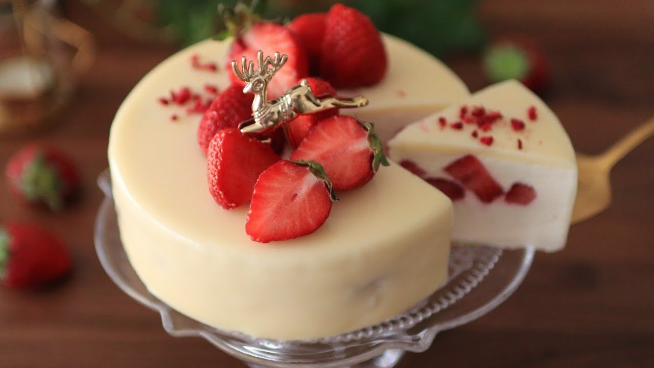 いちごヨーグルトムースケーキ【クリスマスに】（Strawberry yogurt mousse cake）