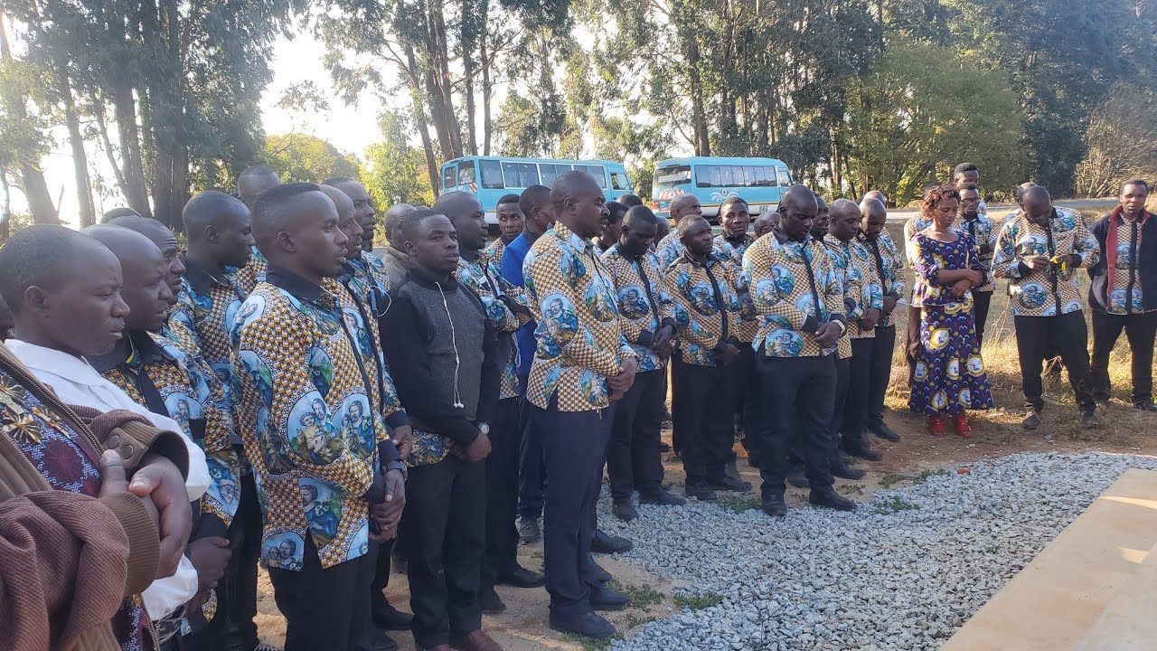 Tazama Wana UWAKA MAFINGA  walivotembelea  MSALABA walipopatia ajali Wana UVIKANJO 2022 Na Kuwaombea