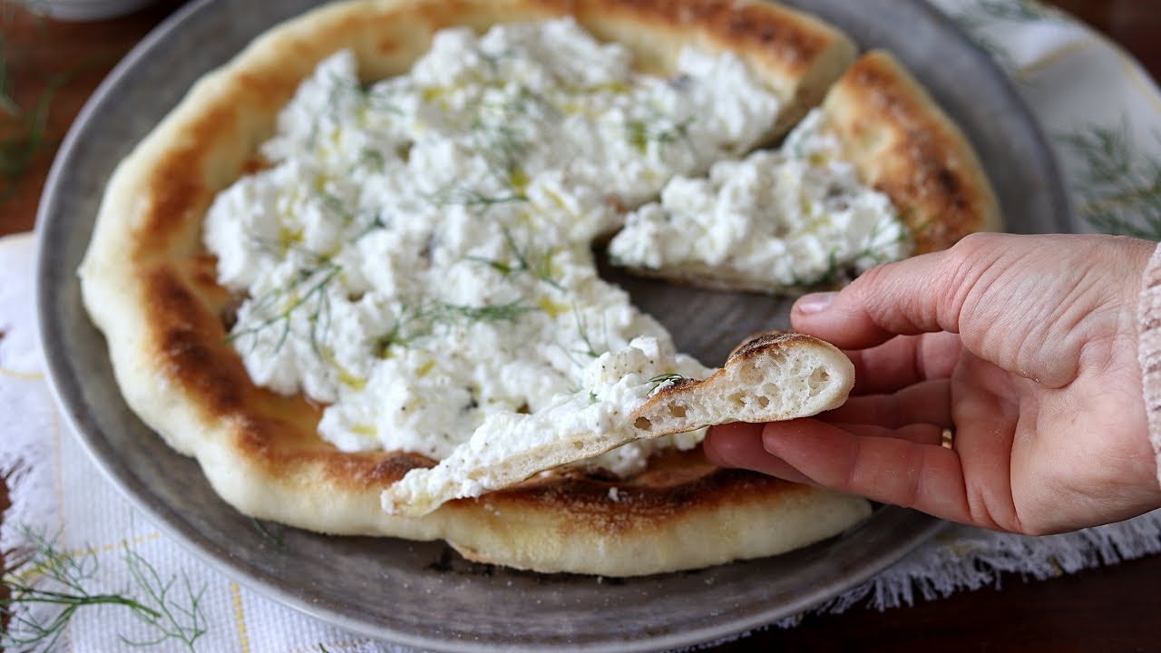 Pizza con ricotta e acciughe senza glutine