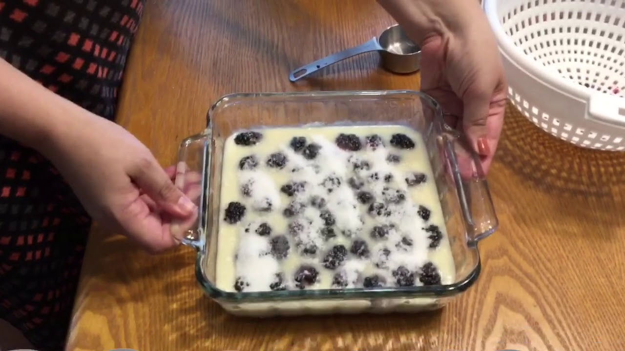 How To Make the Best (and easiest) Blackberry Cobbler