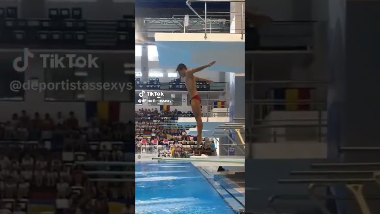 Sexy Male Swim Diver: Perfect "Jacknife" Dive