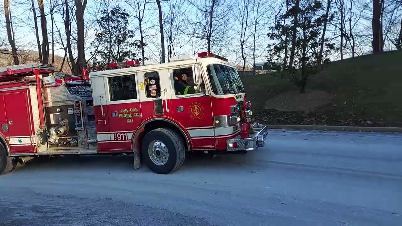 Elmsford Engine 237 arriving at a call 12/24/22