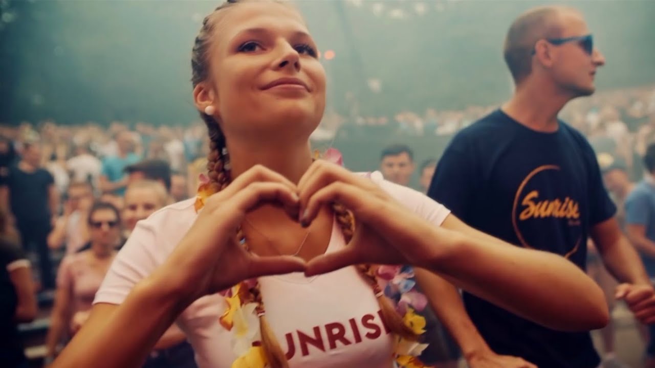Louis - In Your Arms (Emotional Hardstyle) | HQ Videoclip
