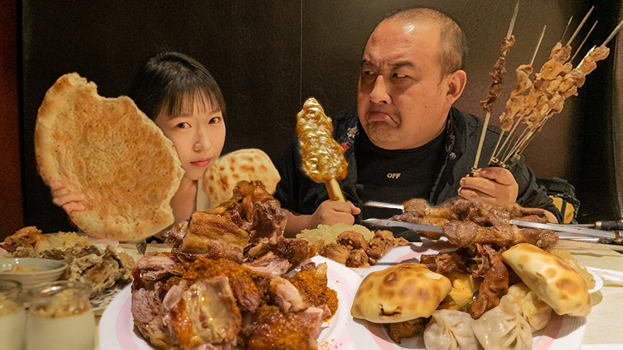 新疆驻京办自助，258元一位，成功实现羊蹄羊肉串自由，馕比妹子脸大一圈！