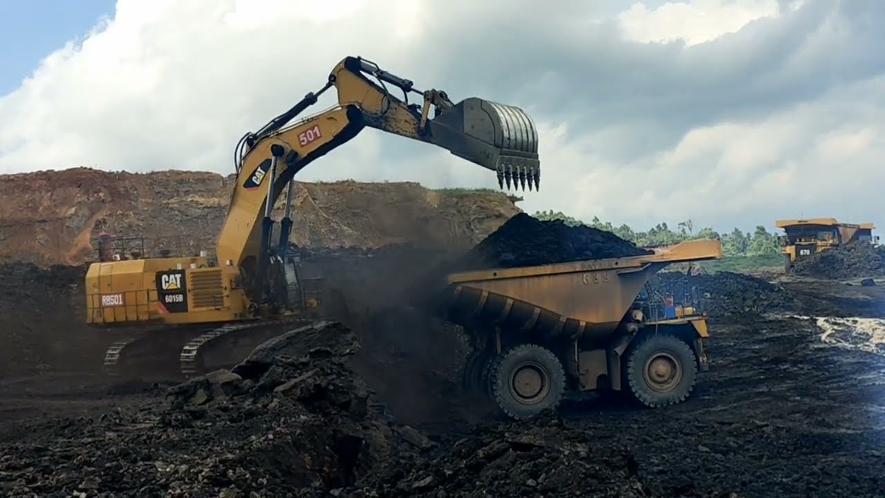 CAT 6015B Loading Batu bara