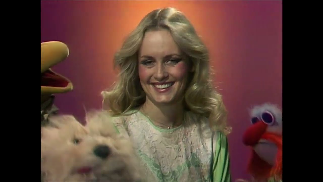 The Muppet Show: Theme Song (Twiggy) (1977)
