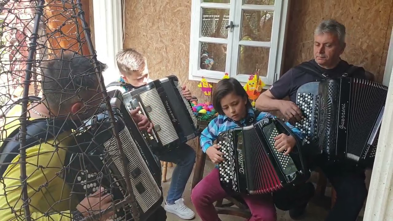 Srecan Uskrs HRISTOS VOSKRESE od KUTICA😘