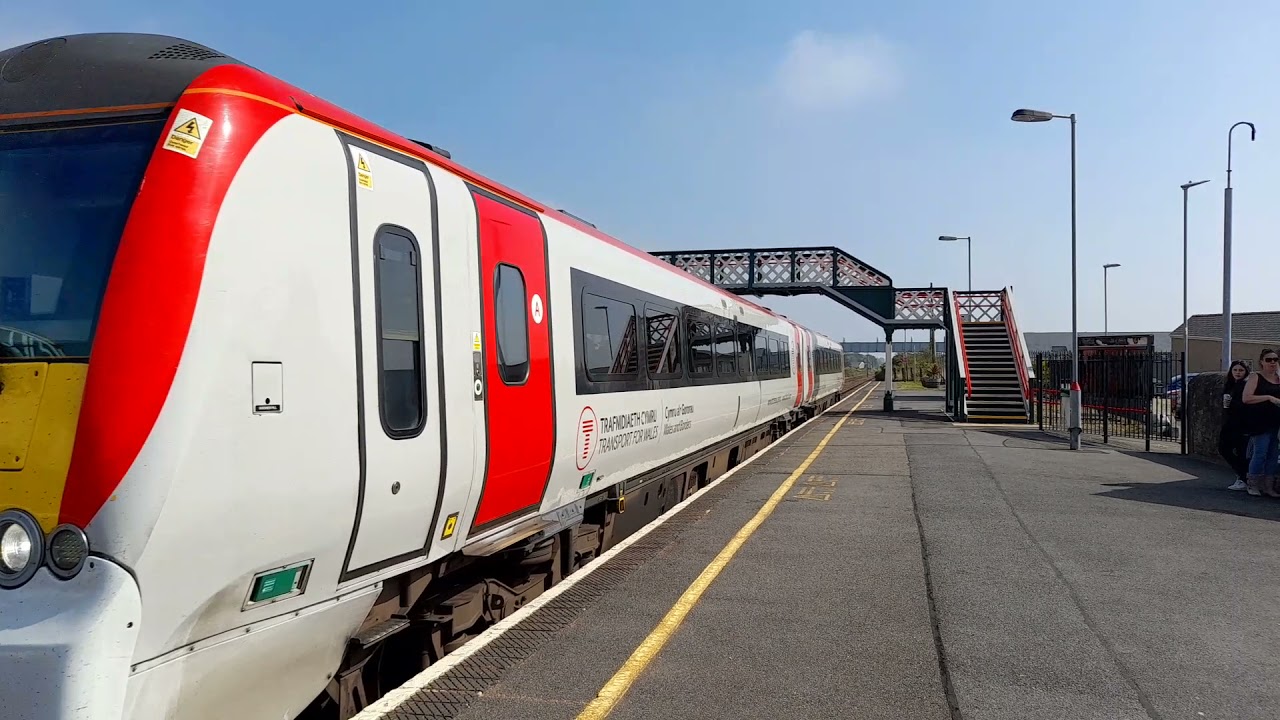 CROSSOVER Of Class 175s At Pembrey and Burry Port - Transport For Wales' 175008 + 175101