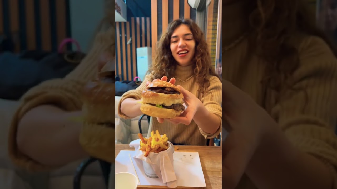 Bu fiyata devasa hamburger yapmışlar 😯 📌 Bornova, K&uuml;&ccedil;&uuml;kpark 89TL