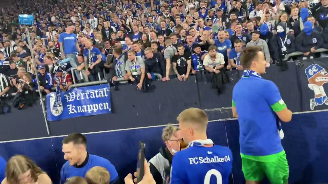 Simon Terodde Fußballgott! Aufstieg 2022 Schalke - St. Pauli