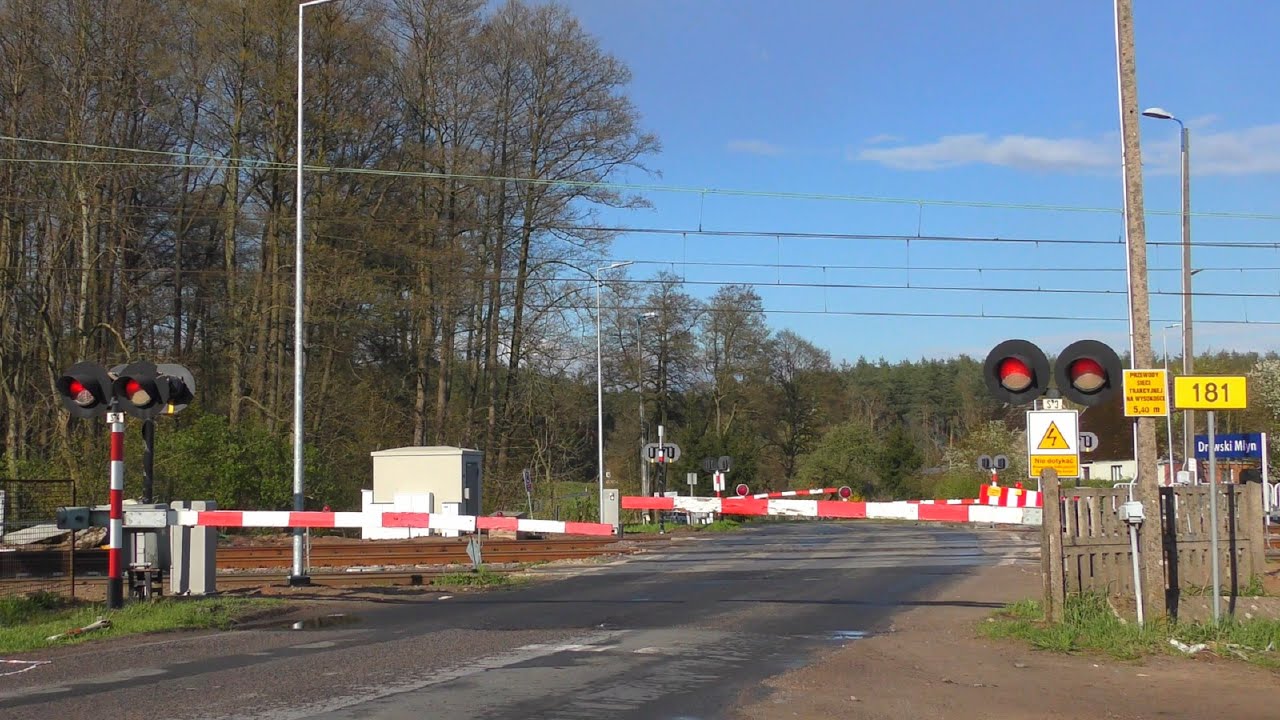 [4K] Przejazd kolejowy, Drawski Młyn DW181 | Polish railroad crossing