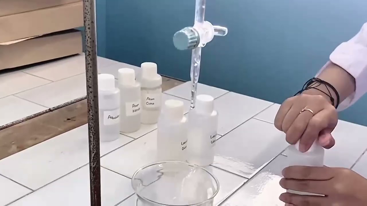 Praktikum Ikatan Kimia Senyawa Polar oleh Ardhita Caesa, Ardhan, Putri, Kaisyah, Kahfi dan Vika