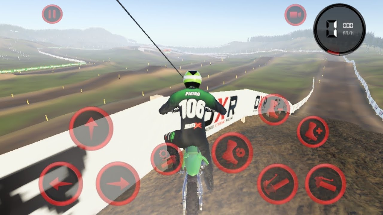 Andando na pista de motocross de  Kawasaki 400