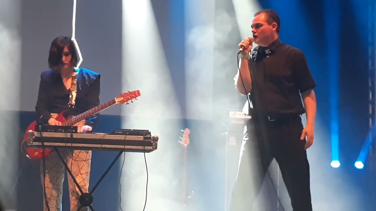 Lebanon Hanover / Kiss Me Until My Lips Fall Off      Live Agra Leipzig 28.05.2023