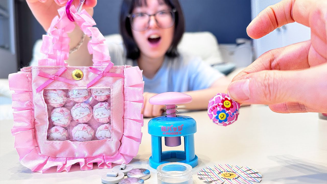 【DIY】也太神奇! 用扭蛋做出超迷你徽章與痛包！銅板價製作專屬推活徽章包 超可愛爆擊！ [NyoNyoTV妞妞TV]