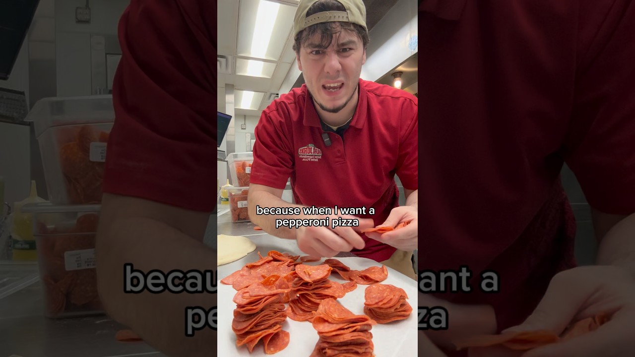 Как добавить на пиццу как можно больше пепперони?!? #youtube #food #shorts #viral #youtubeshorts