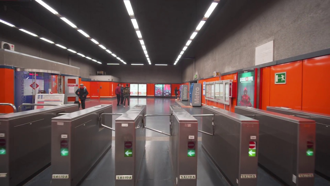 Spain, Madrid, Metro ride from Sierra de Guadalupe to Buenos Aires