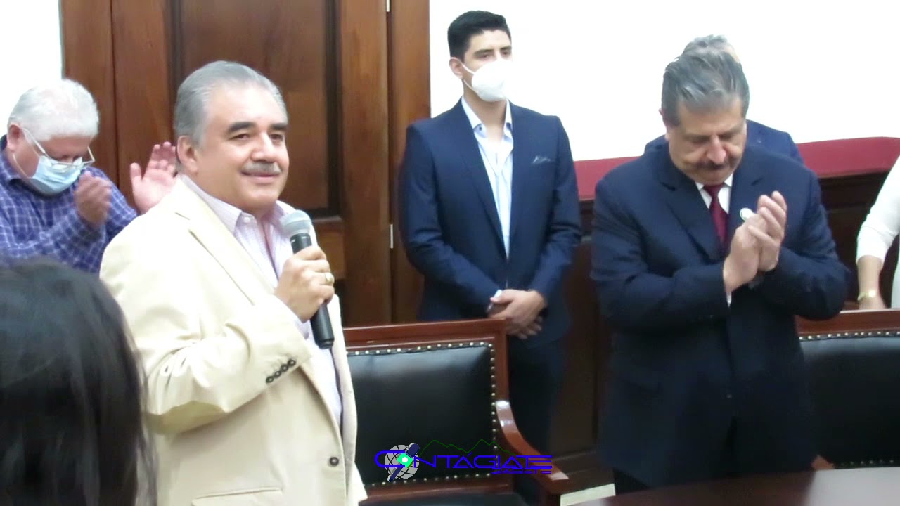 Rogelio L&oacute;pez Angulo se re&uacute;ne con Gustavo Vargas Cabrera en el palacio municipal de #Huauchinango.