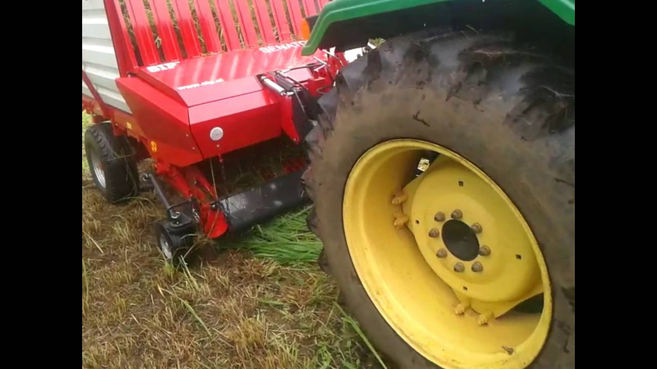 Self Loading Unloading fodder wagon