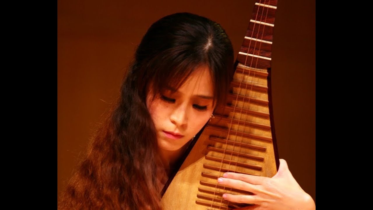 Zhuxi Wang 王竹夕 plays Chinese Pipa 琵琶 - 阳光照耀着塔什库尔干 Sunshine in Tashkurgan