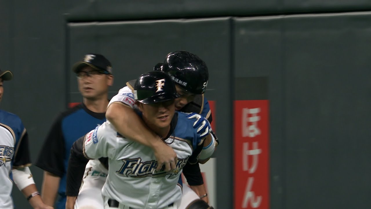 【プロ野球パ】好守に大活躍の近藤、フェンスに激突し途中交代 2015/06/10 F-G