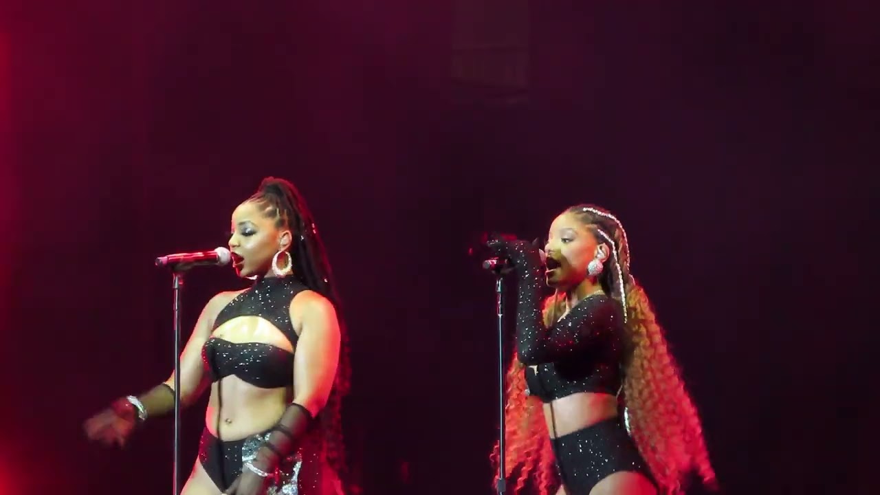 Chloe X Halle 2022 Essence Festival 