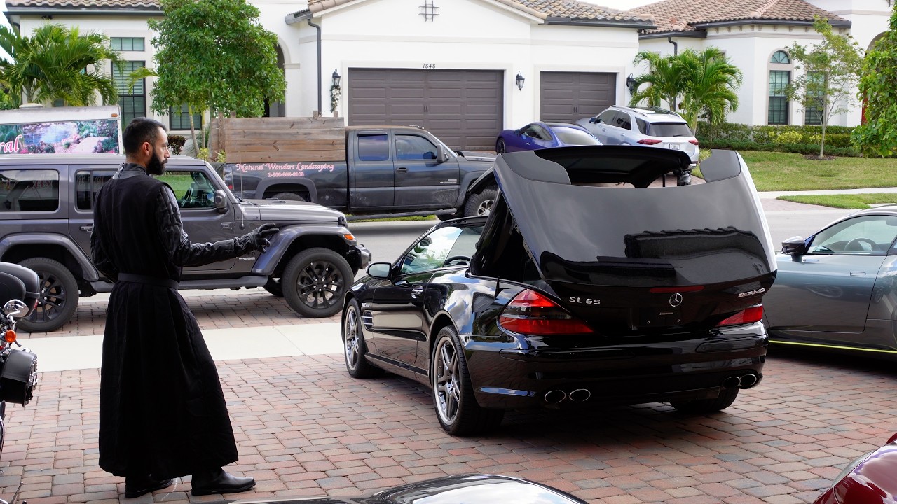 Lord_Fetta Cold starting his SL65 AMG like a true Sith Lord