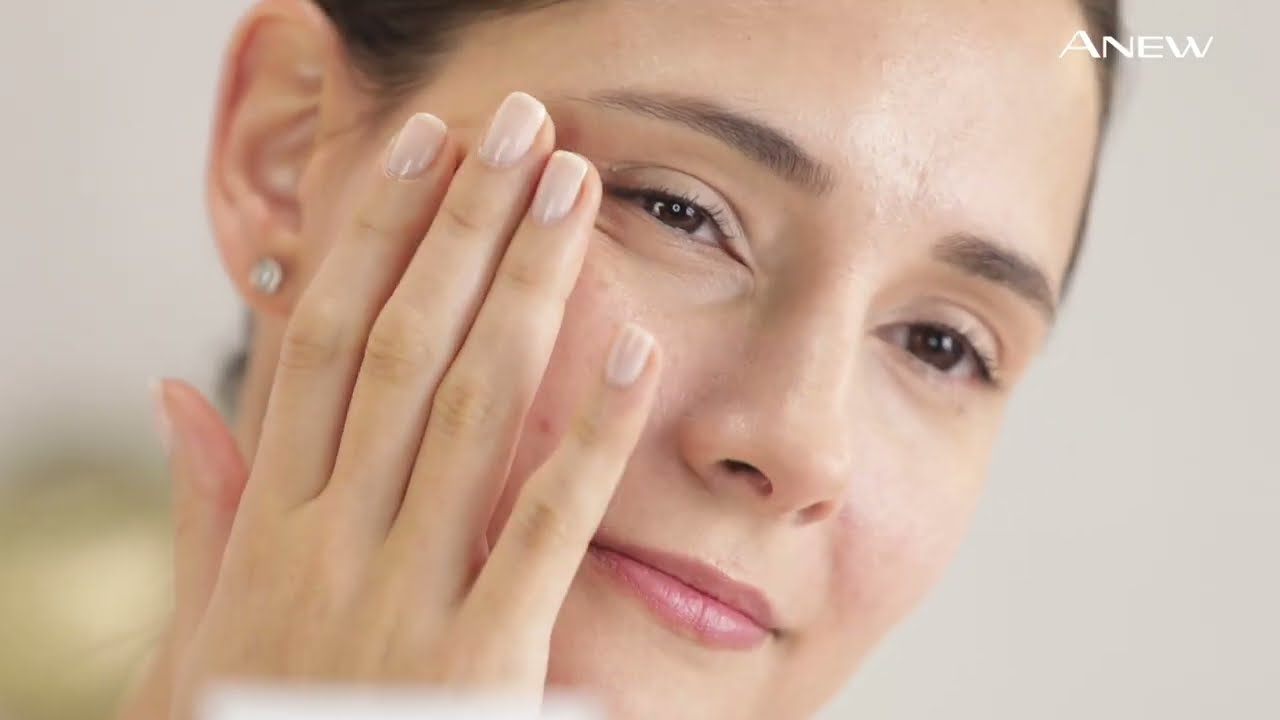 ANEW ACLARADO Y TEXTURA UNIFORME – Rutina Anew primeros signos de la edad 20+