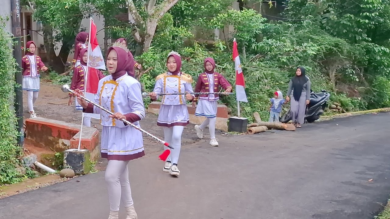 Marching Band BAPER tampil Di Jalan Wonotunggal
