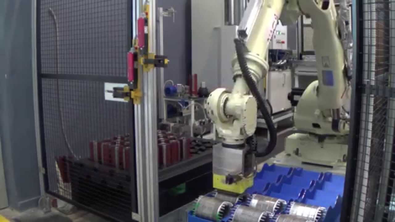 Robot cell for motor assembly